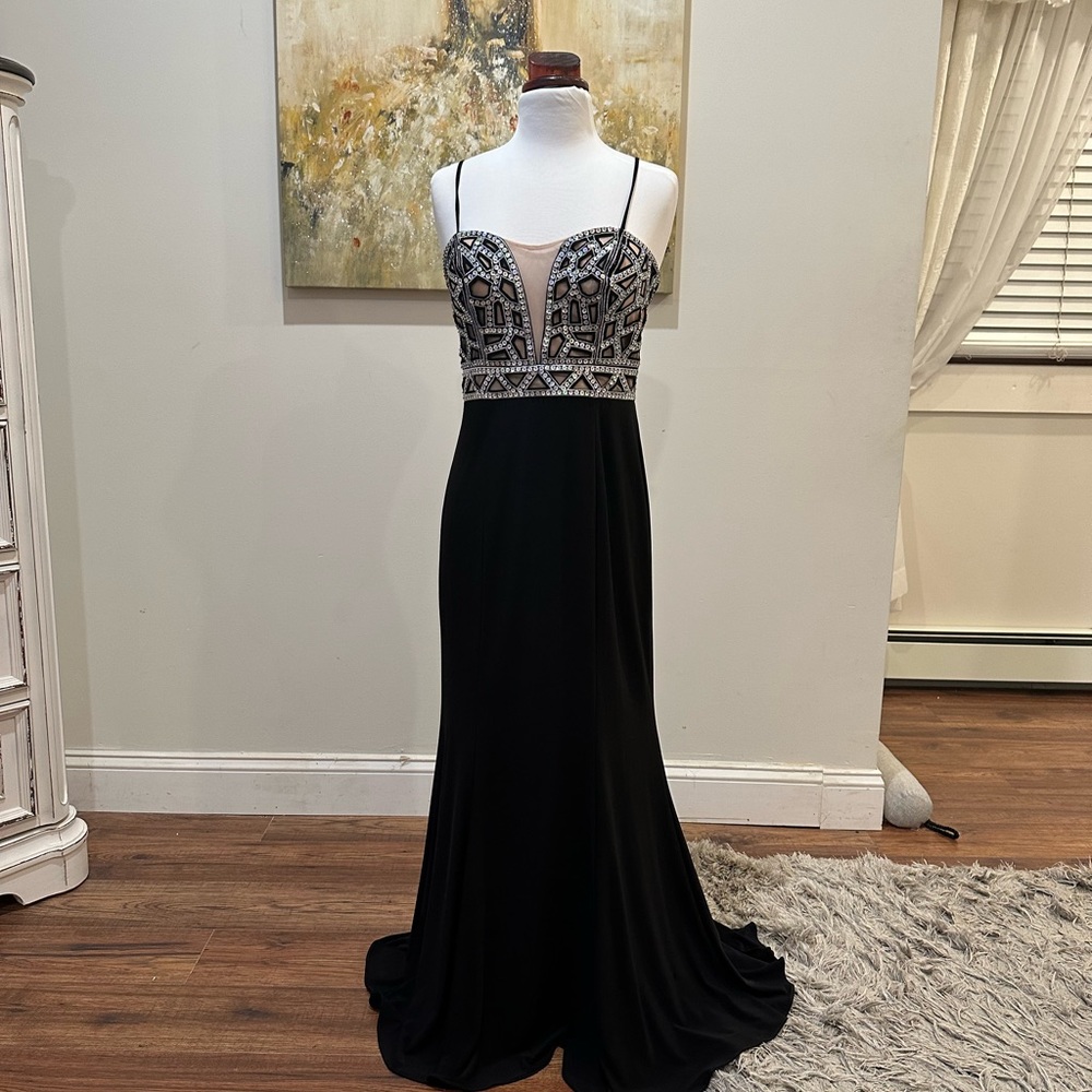 Black, sequin bodice, stretchy material. Prom, wedding party or special evening
